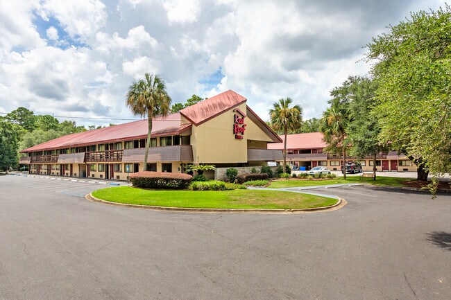 Plus de détails pour 2930 Hospitality St, Tallahassee, FL - Services hôteliers à vendre