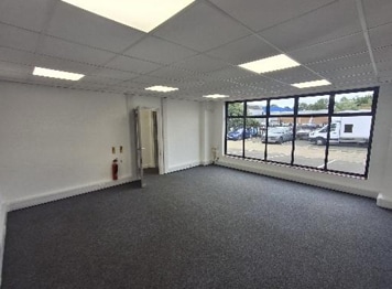 214 Purley Way, Croydon for lease - Interior Photo - Image 3 of 4