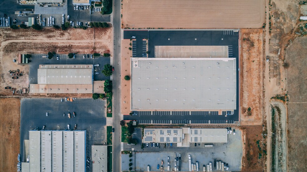 7530 W Sunnyview Ave, Visalia, CA à louer - Photo du bâtiment - Image 3 de 6