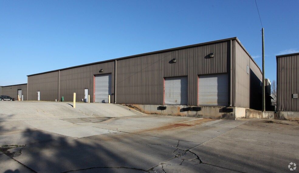 135 Andrew Dr, Stockbridge, GA à louer - Photo du bâtiment - Image 2 de 2