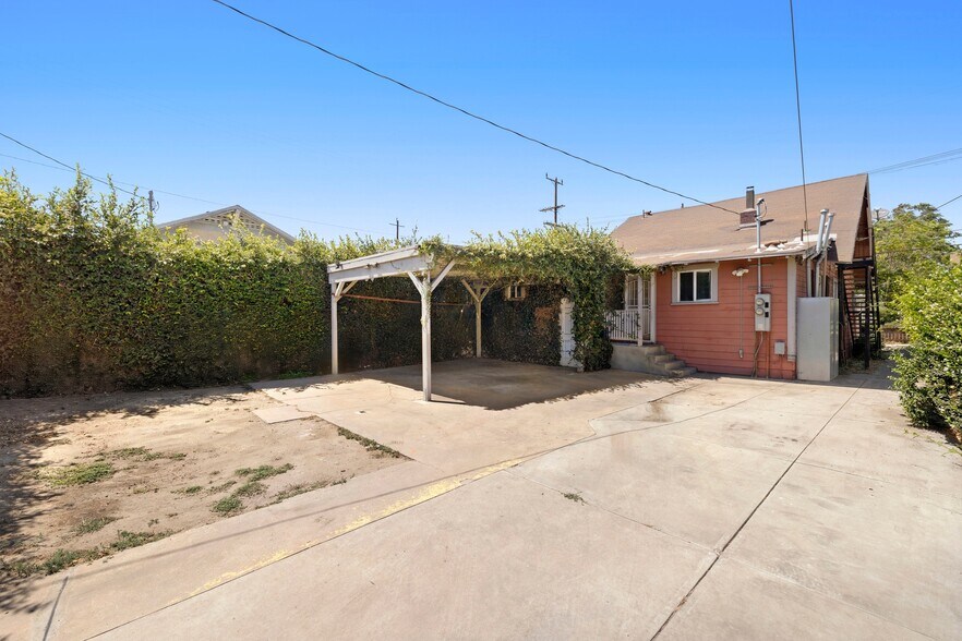 986 E 51st St, Los Angeles, CA à vendre - Photo du bâtiment - Image 3 de 10