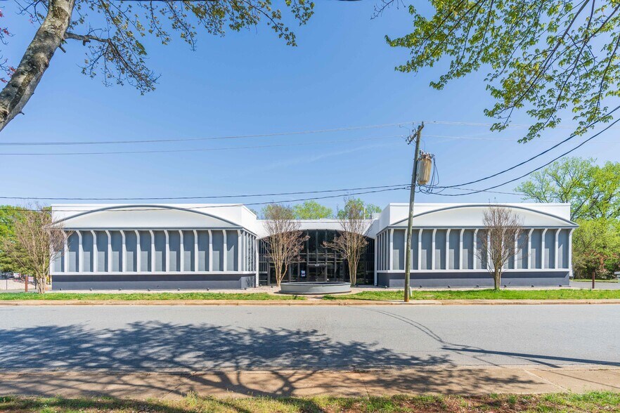 2719 Westport Rd, Charlotte, NC à louer - Photo du bâtiment - Image 2 de 13