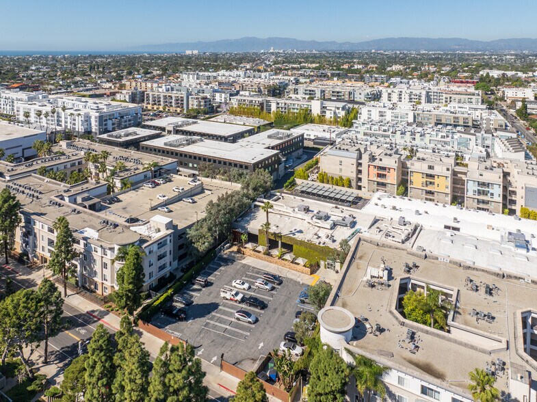 13335 Maxella Ave, Marina del Rey, CA for lease - Building Photo - Image 2 of 14