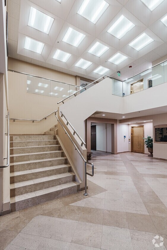 200 New Stine Rd, Bakersfield, CA for lease Interior Photo- Image 1 of 5