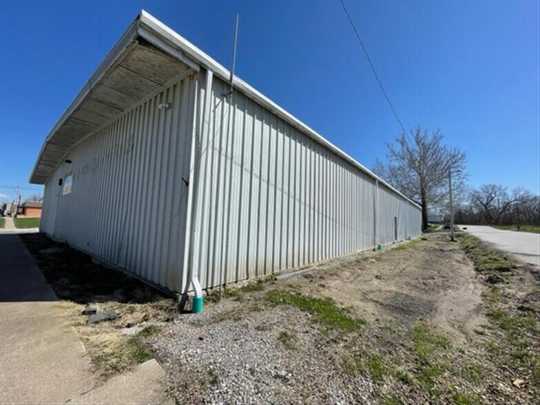 204 W Bourke, Macon, MO à vendre - Photo du bâtiment - Image 3 de 15