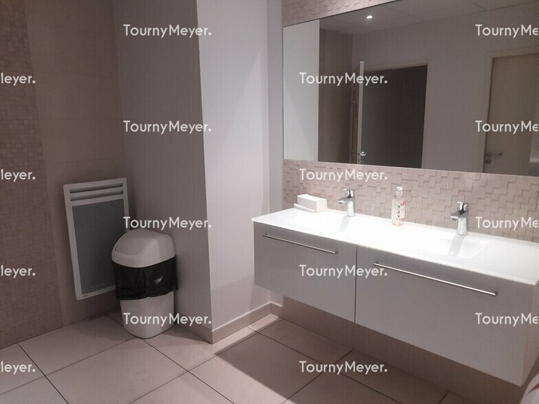 Office in Rennes for lease - Interior Photo - Image 3 of 7