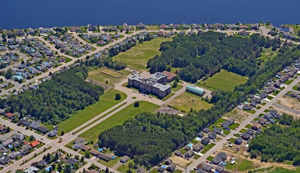 200 Boul Wallberg, Dolbeau-Mistassini, QC for sale Primary Photo- Image 1 of 1