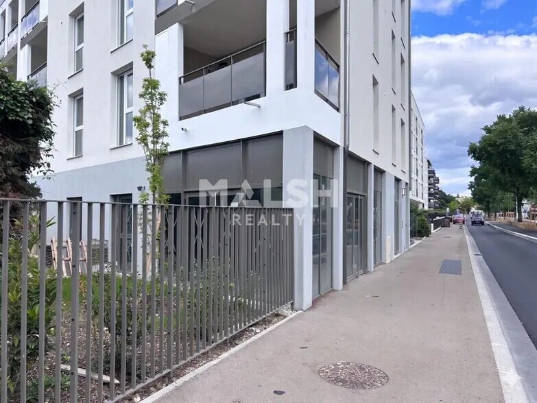 84 A Boulevard De L'Europe, OULLINS-PIERRE-BÉNITE à vendre - Photo du bâtiment - Image 2 de 5