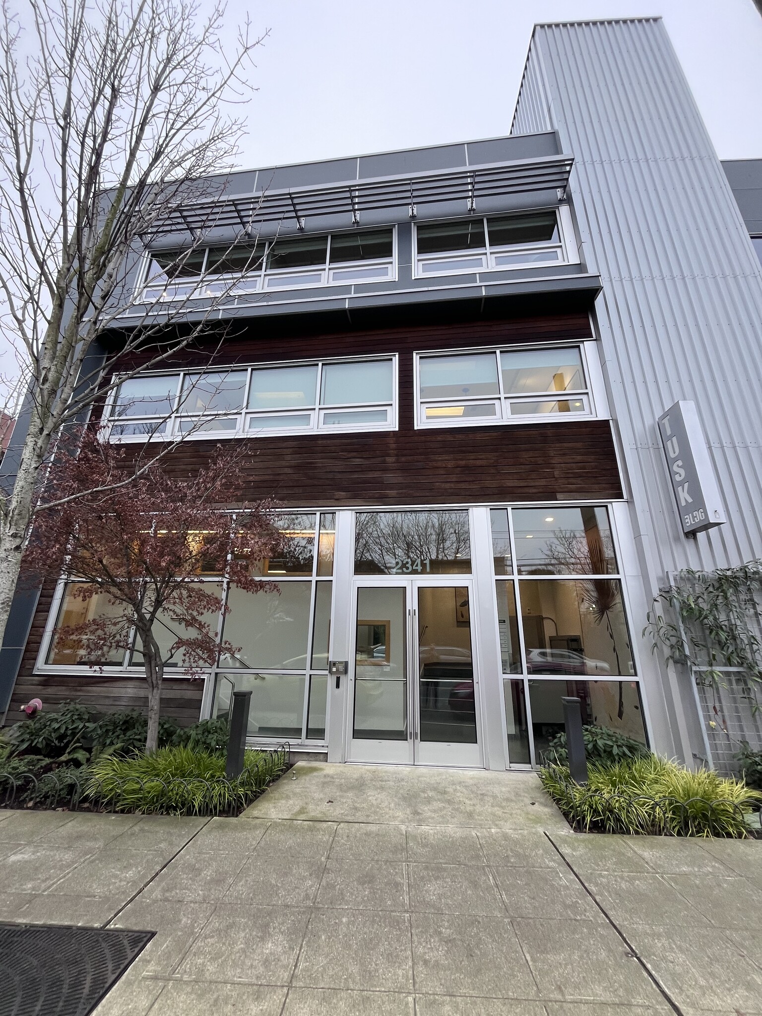 2341 Eastlake Ave E, Seattle, WA for lease Interior Photo- Image 1 of 3