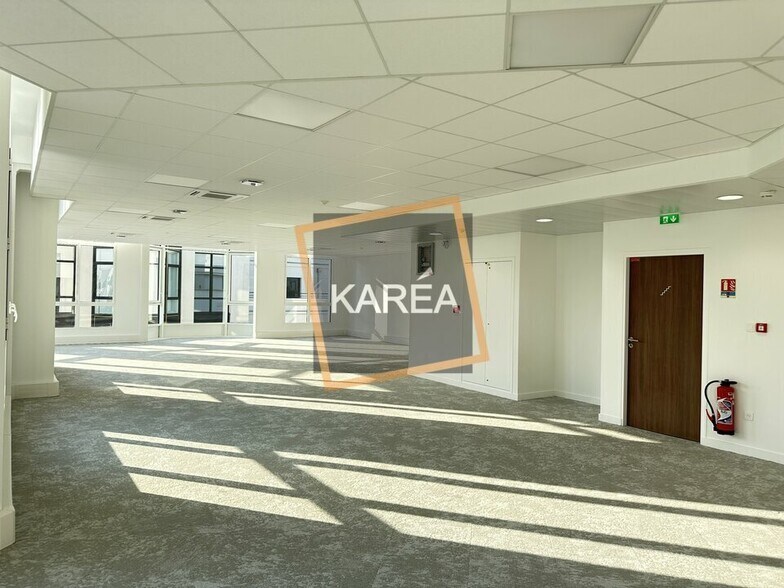 Office in Chessy for lease - Interior Photo - Image 2 of 10