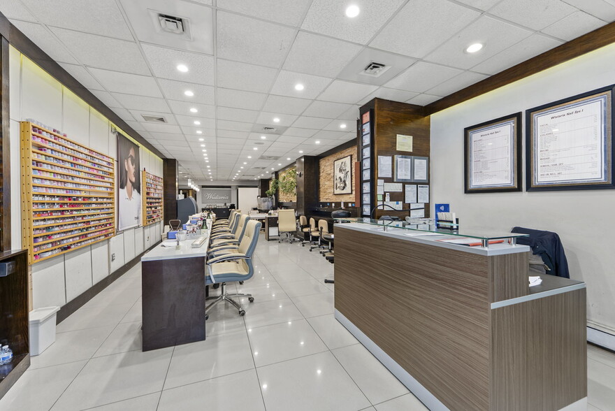 10 Christopher St, New York, NY for lease - Interior Photo - Image 1 of 7