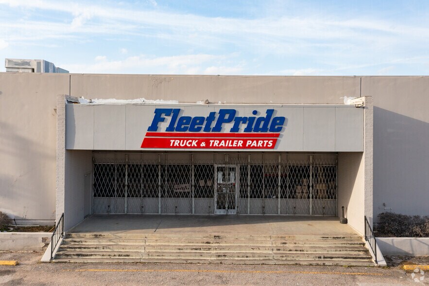 9133-9139 Wallisville Rd, Houston, TX à louer - Photo du bâtiment - Image 3 de 6