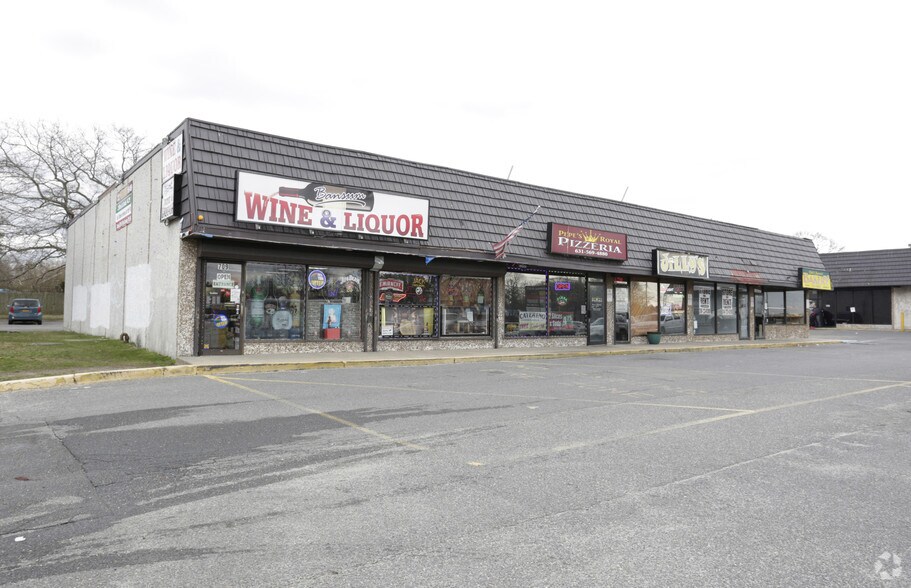 709-717 Medford Ave, Patchogue, NY for sale - Primary Photo - Image 1 of 8