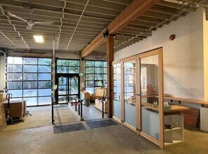 575 Mclean Dr, Vancouver, BC à louer Photo intérieure- Image 2 de 4