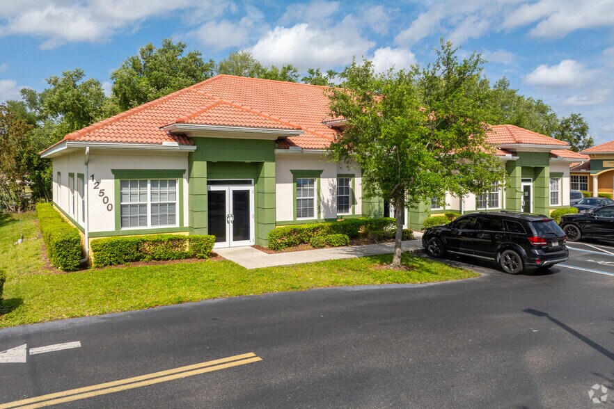 12500 Brantley Commons Ct, Fort Myers, FL à vendre - Photo du bâtiment - Image 3 de 7