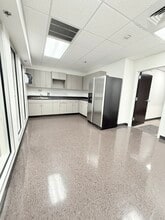 5402 W Laurel St, Tampa, FL for lease Interior Photo- Image 2 of 7