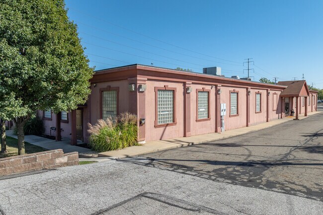 Plus de détails pour 4925 State Rd, Cleveland, OH - Bureau à louer