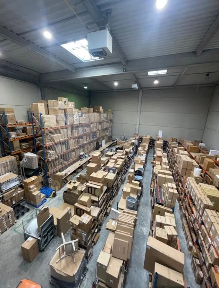 Flex in Stains for lease Interior Photo- Image 1 of 7