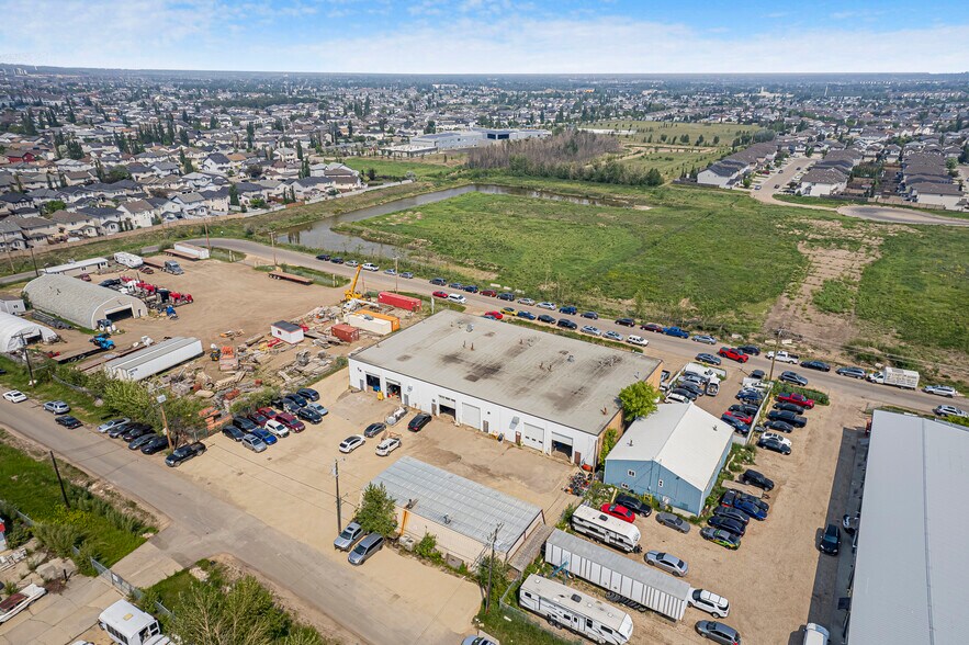 14330-14340 140 St NW, Edmonton, AB à louer - Photo du bâtiment - Image 2 de 3