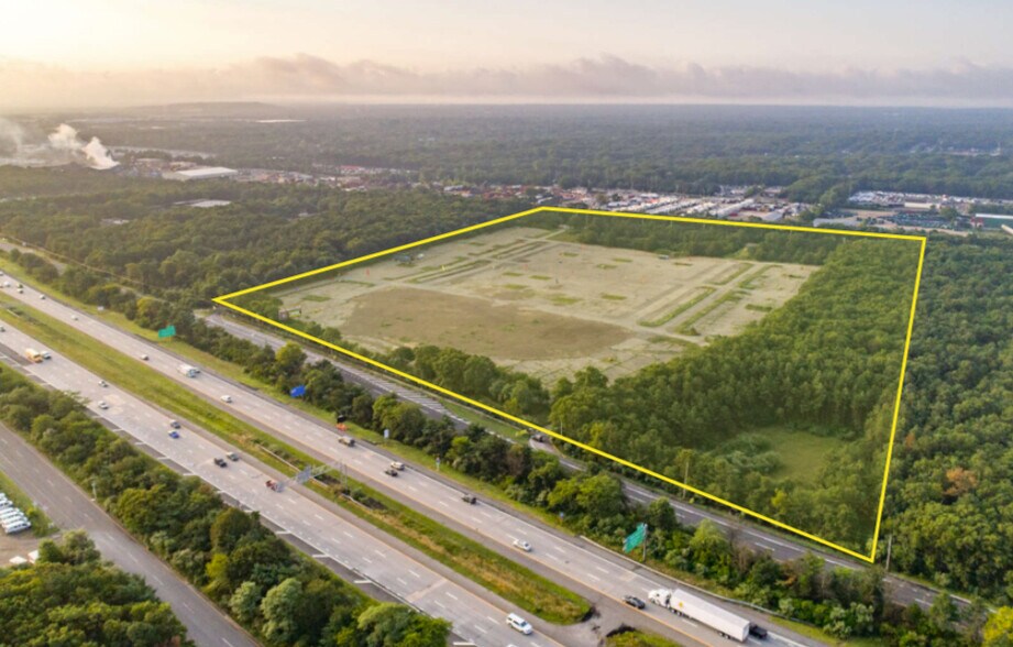 440 S Expressway Dr, Medford, NY à vendre - Photo du bâtiment - Image 3 de 5