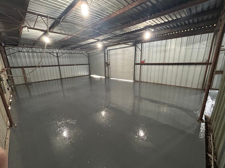 10300 Burden St, Houston, TX à louer - Photo du bâtiment - Image 3 de 9