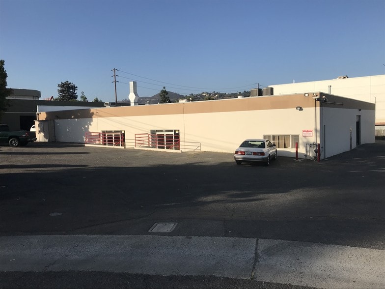 525 Opper St, Escondido, CA for lease - Building Photo - Image 3 of 5