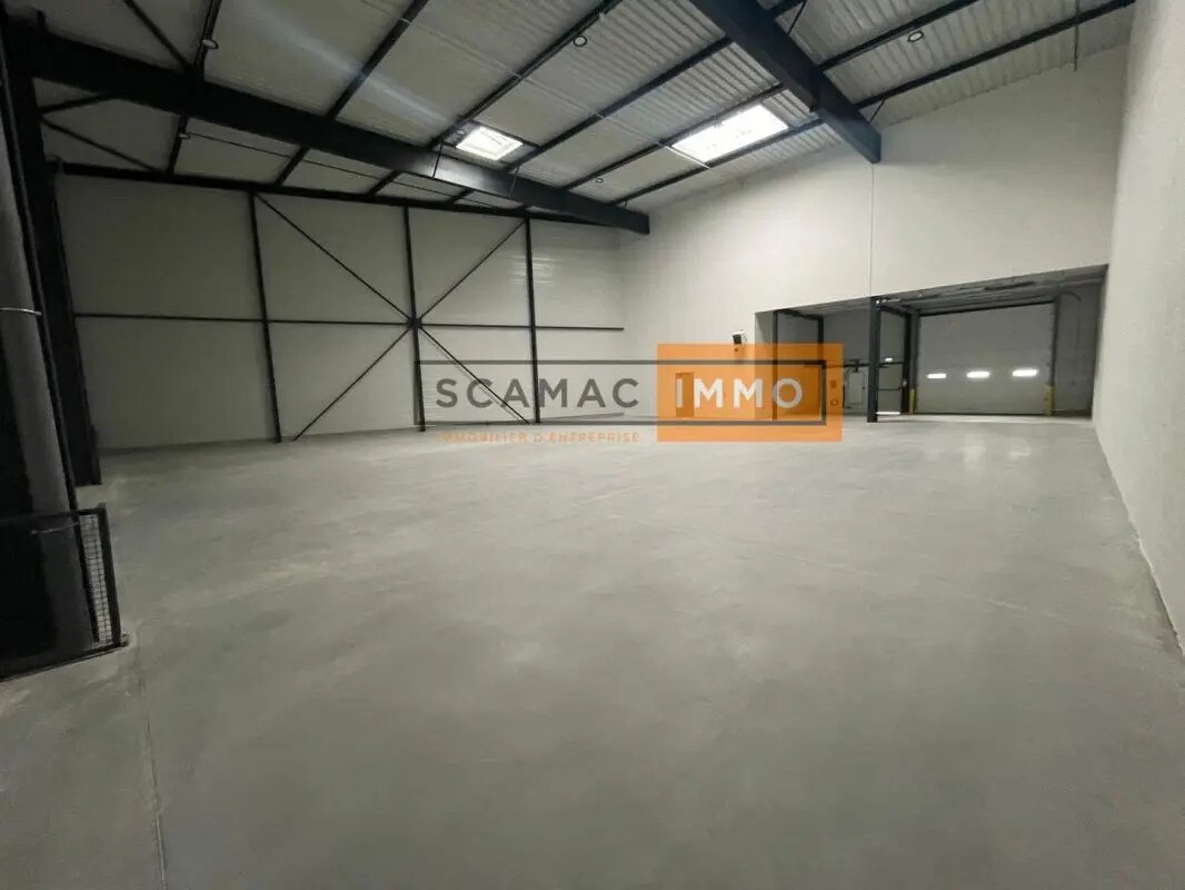 Industrial in Osny for lease Interior Photo- Image 1 of 7