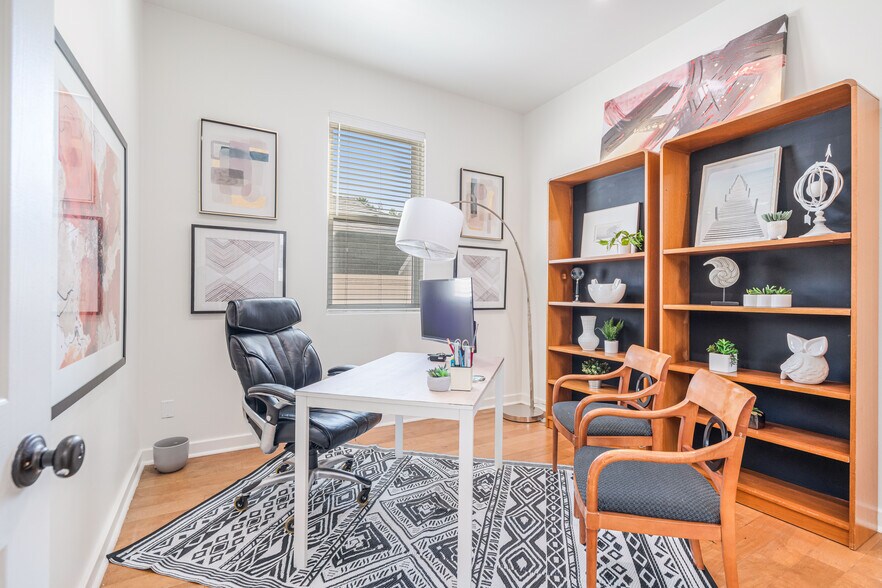 3718 S Barrington Ave, Los Angeles, CA à vendre - Photo intérieure - Image 2 de 14