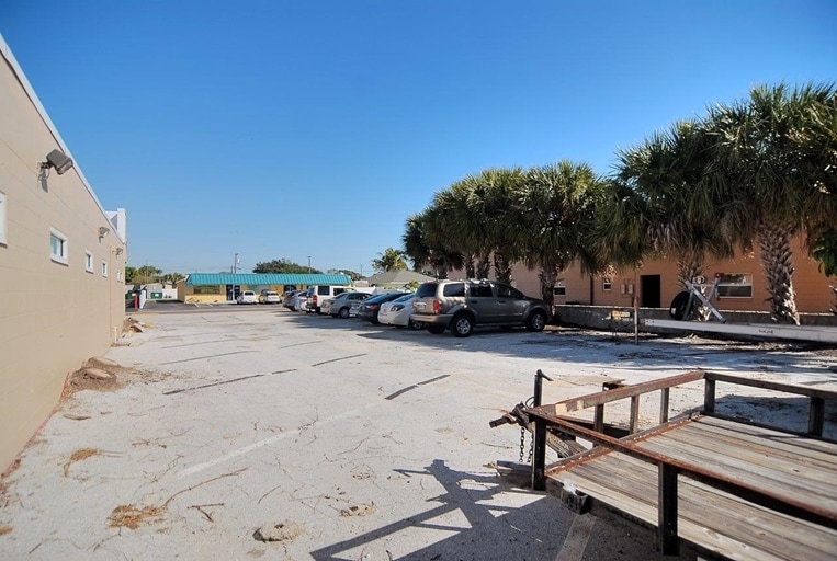 105-111 Cleveland Ave, Cocoa Beach, FL for lease - Building Photo - Image 3 of 19