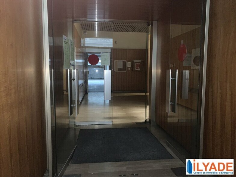 28 Rue Edouard Delanglade, Marseille à louer - Hall d’entrée - Image 2 de 10