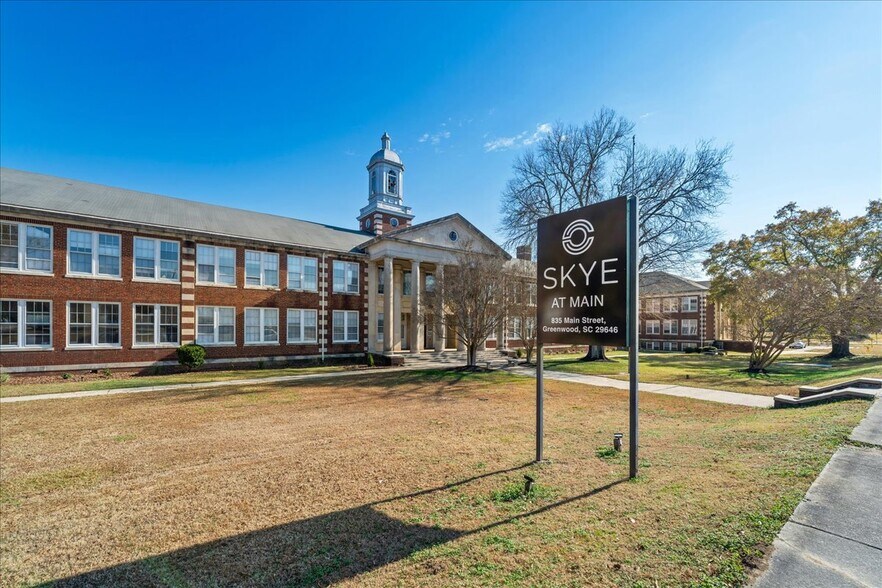 835 S Main St, Greenwood, SC à vendre - Photo du bâtiment - Image 3 de 8
