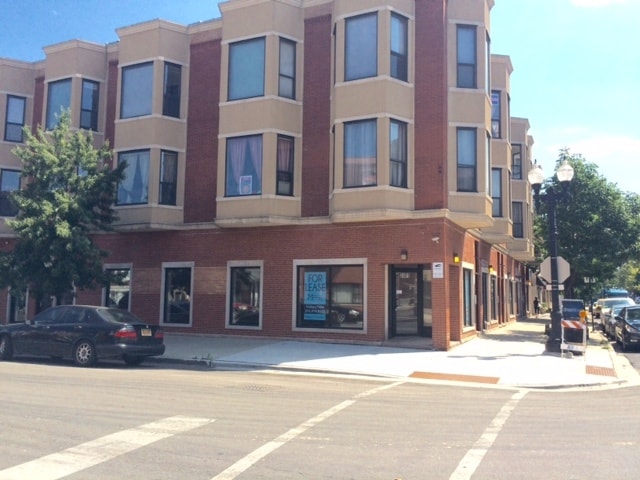 2401-2409 S Oakley Ave, Chicago, IL for lease - Building Photo - Image 2 of 18