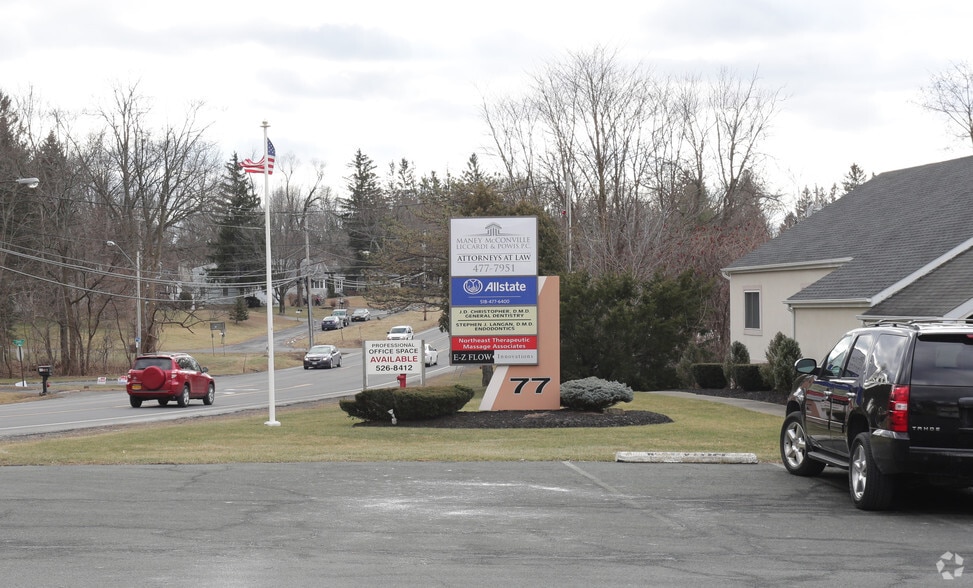 77 Troy Rd, East Greenbush, NY à louer - Photo du bâtiment - Image 2 de 6