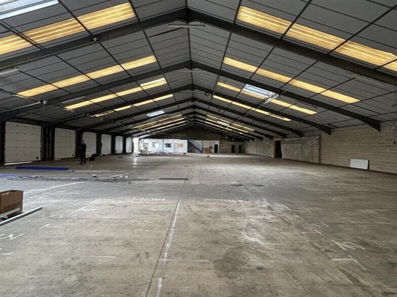 4 Rue Jean Moulin, Couchey for lease - Building Photo - Image 2 of 5