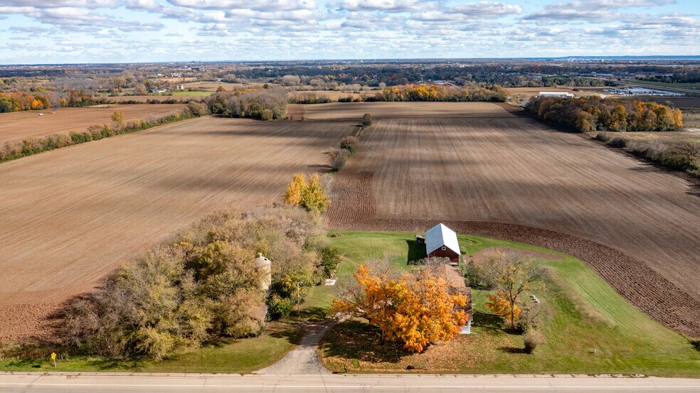 9134 Highway 76, Neenah, WI à vendre - Photo du bâtiment - Image 2 de 19