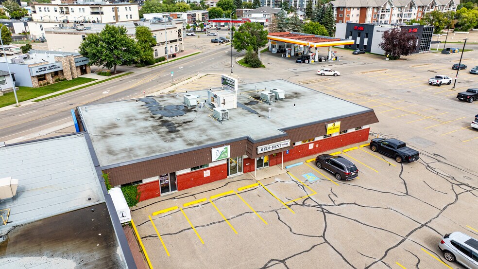 4419 50 Ave, Red Deer, AB à louer - Photo du bâtiment - Image 3 de 25