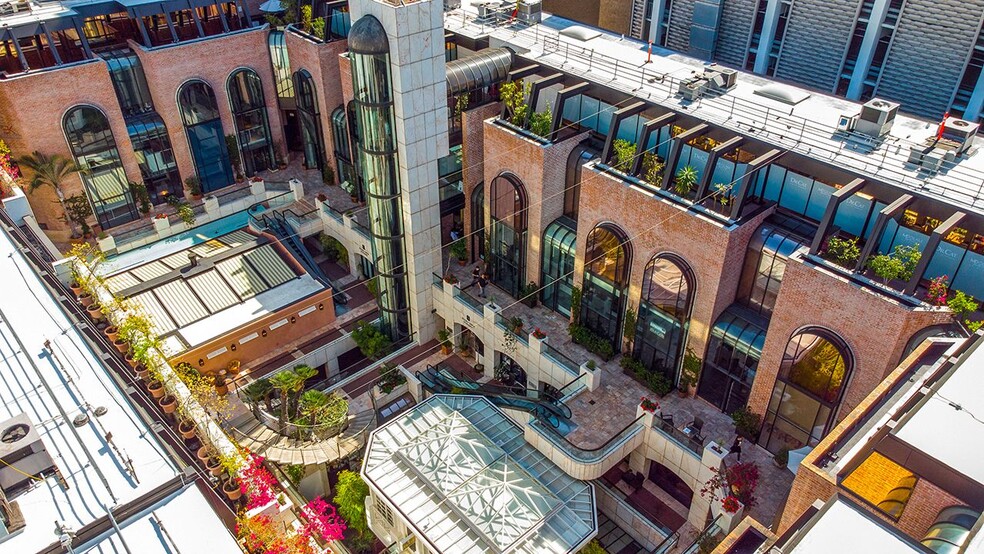 421 N Rodeo Dr, Beverly Hills, CA for lease - Building Photo - Image 3 of 25