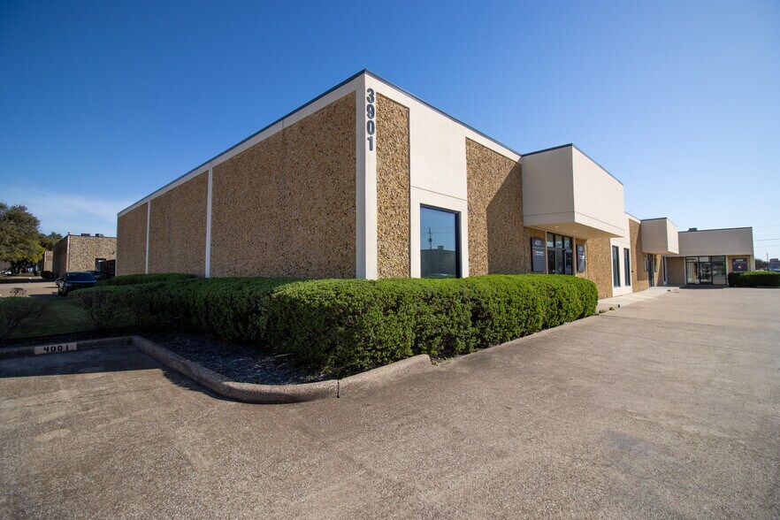 4001-4009 Lindbergh Dr, Addison, TX à louer - Photo du bâtiment - Image 3 de 9