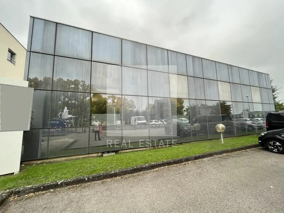 3 Place Du Paisy, Dardilly for lease Primary Photo- Image 1 of 10