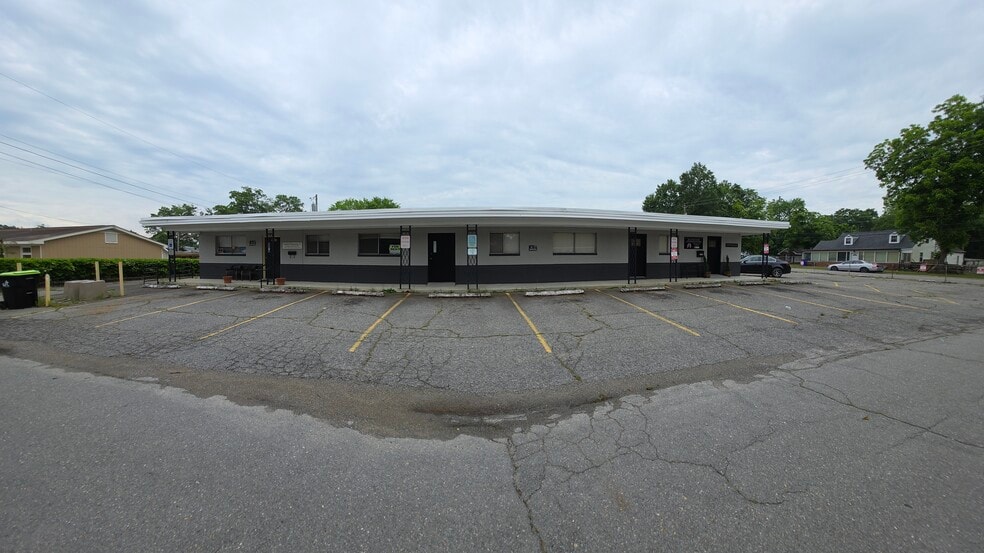 706 Wilkins St, Smithfield, NC for sale - Building Photo - Image 2 of 32