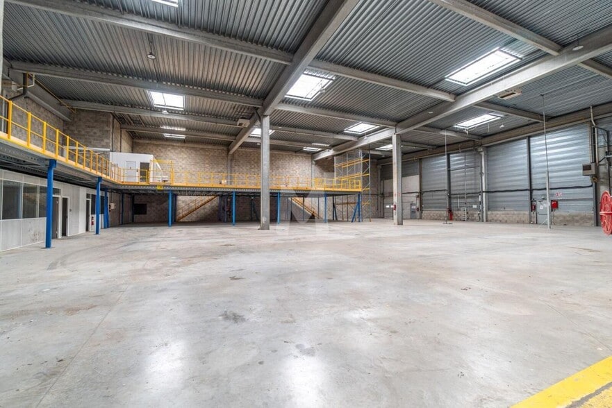 Industrial in Combs-la-Ville for lease - Building Photo - Image 2 of 14