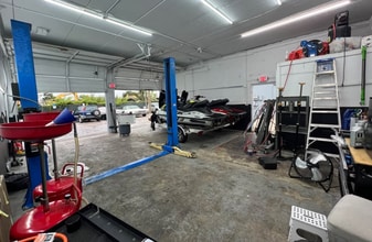 7153 Southern Blvd, West Palm Beach, FL à louer Photo intérieure- Image 2 de 4