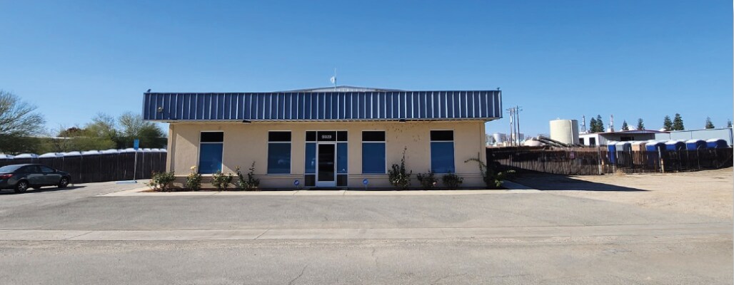 9323 Enos Ln, Bakersfield, CA à louer Photo du bâtiment- Image 1 de 7