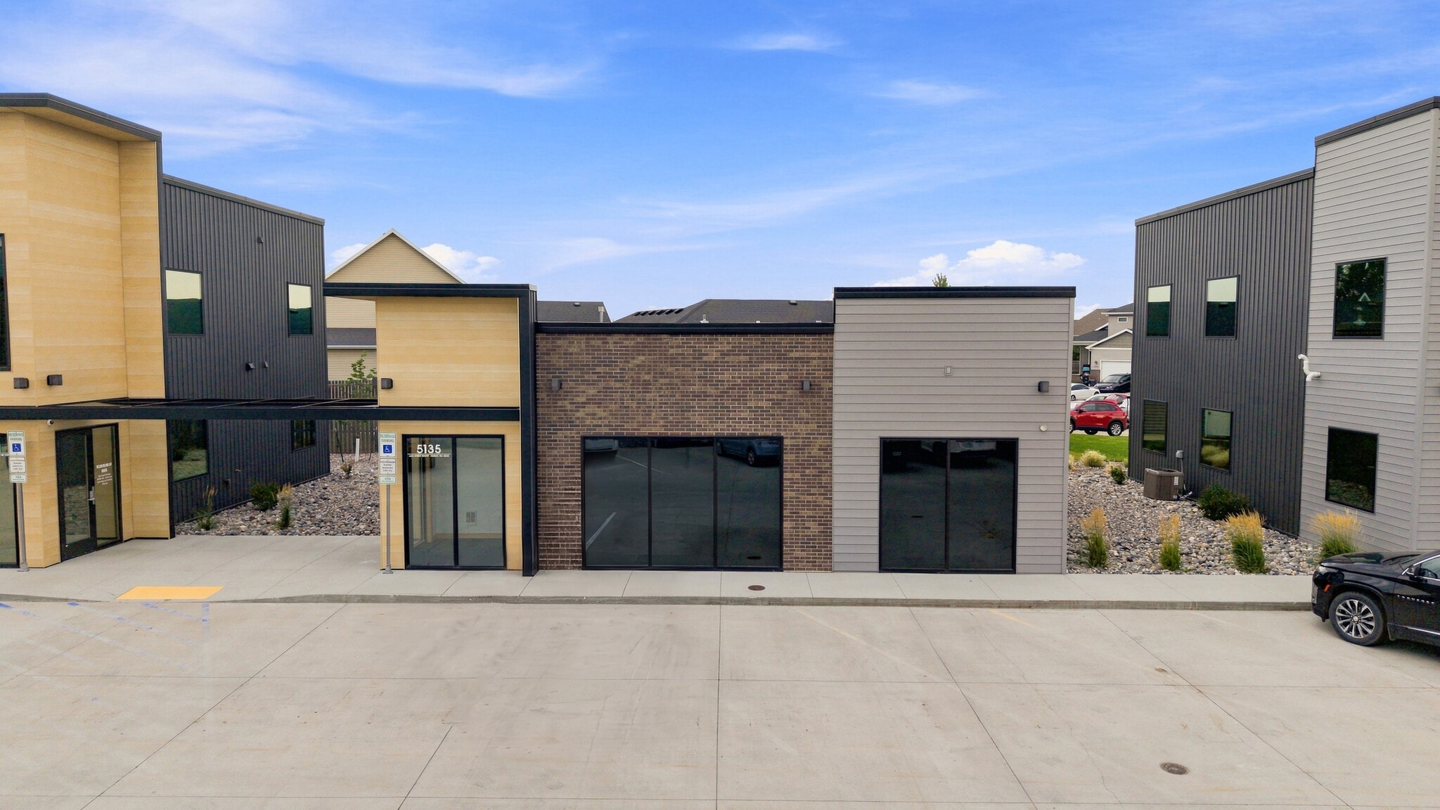 5135 44th St S, Fargo, ND for lease Primary Photo- Image 1 of 11