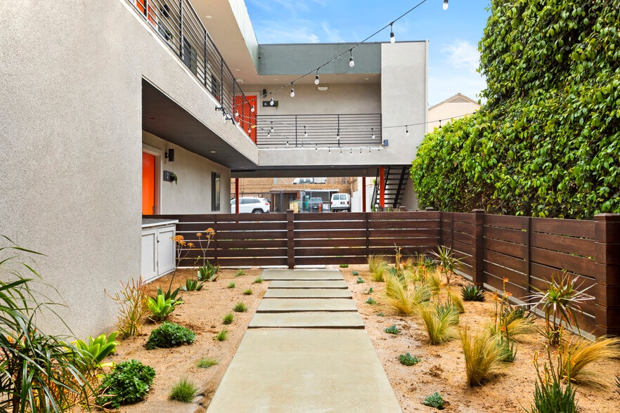 944 Pacific Ave, Long Beach, CA for sale - Building Photo - Image 3 of 7