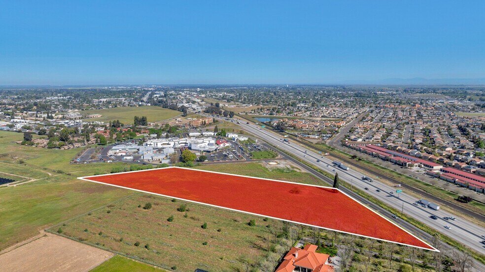 1000 Gary ln, Madera, CA for sale - Building Photo - Image 2 of 4