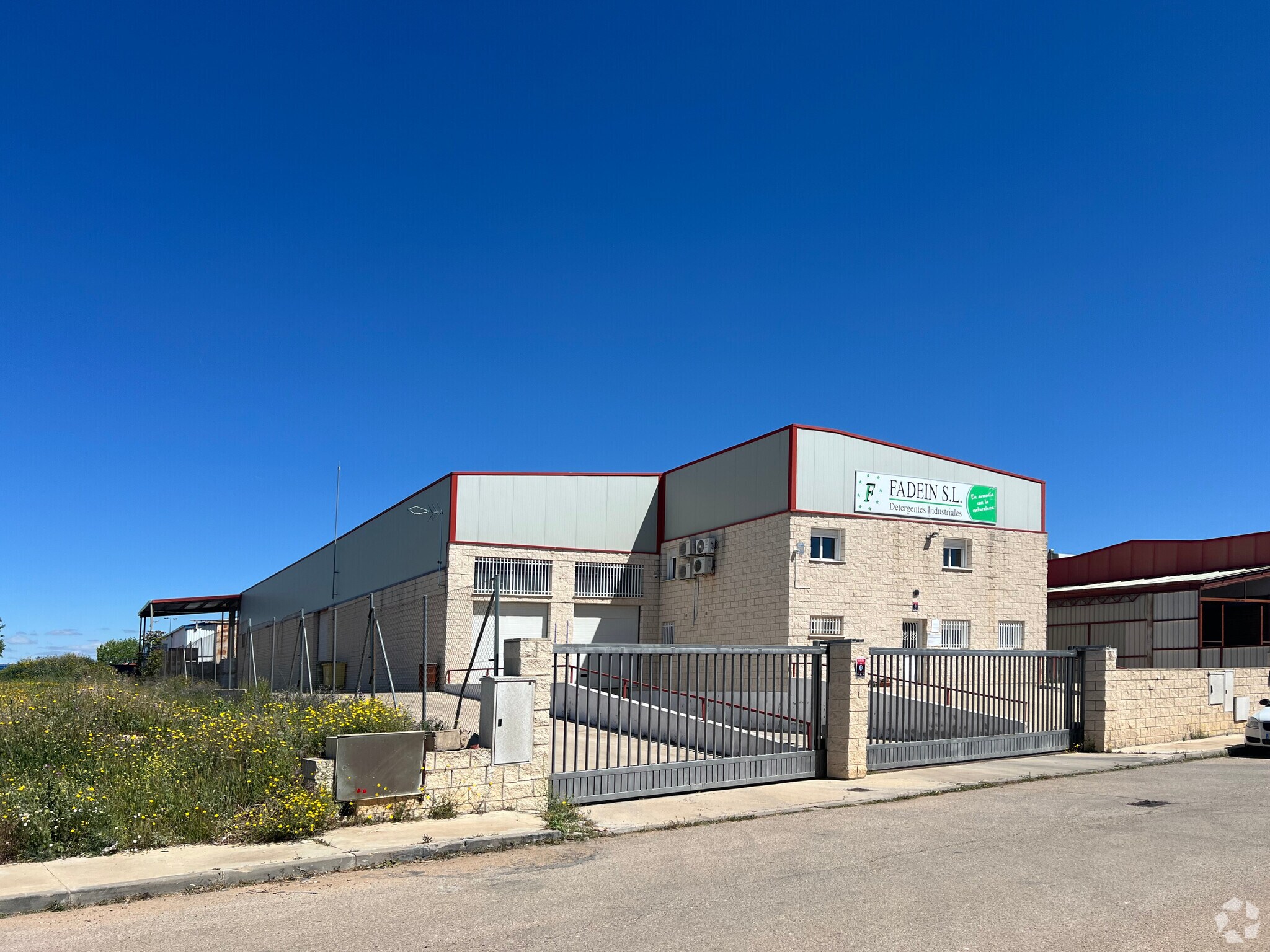 Industrial in Valdilecha, Madrid for sale Primary Photo- Image 1 of 4