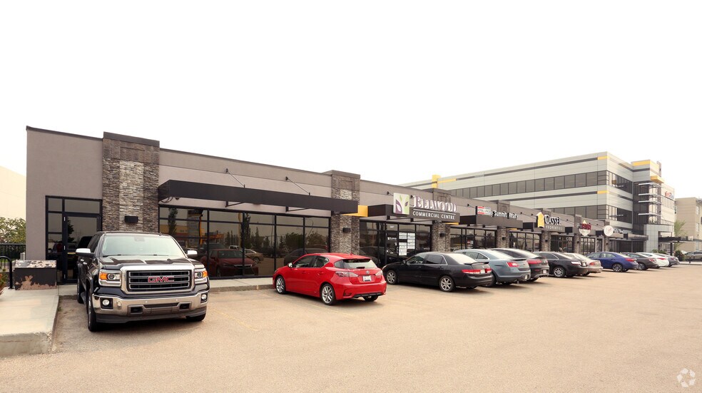 2627 Ellwood Dr SW, Edmonton, AB à louer - Photo du bâtiment - Image 3 de 4