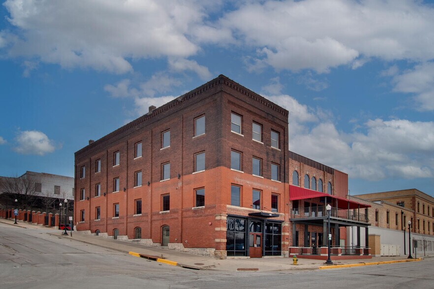 138 N Front St, Quincy, IL à vendre - Photo principale - Image 1 de 68