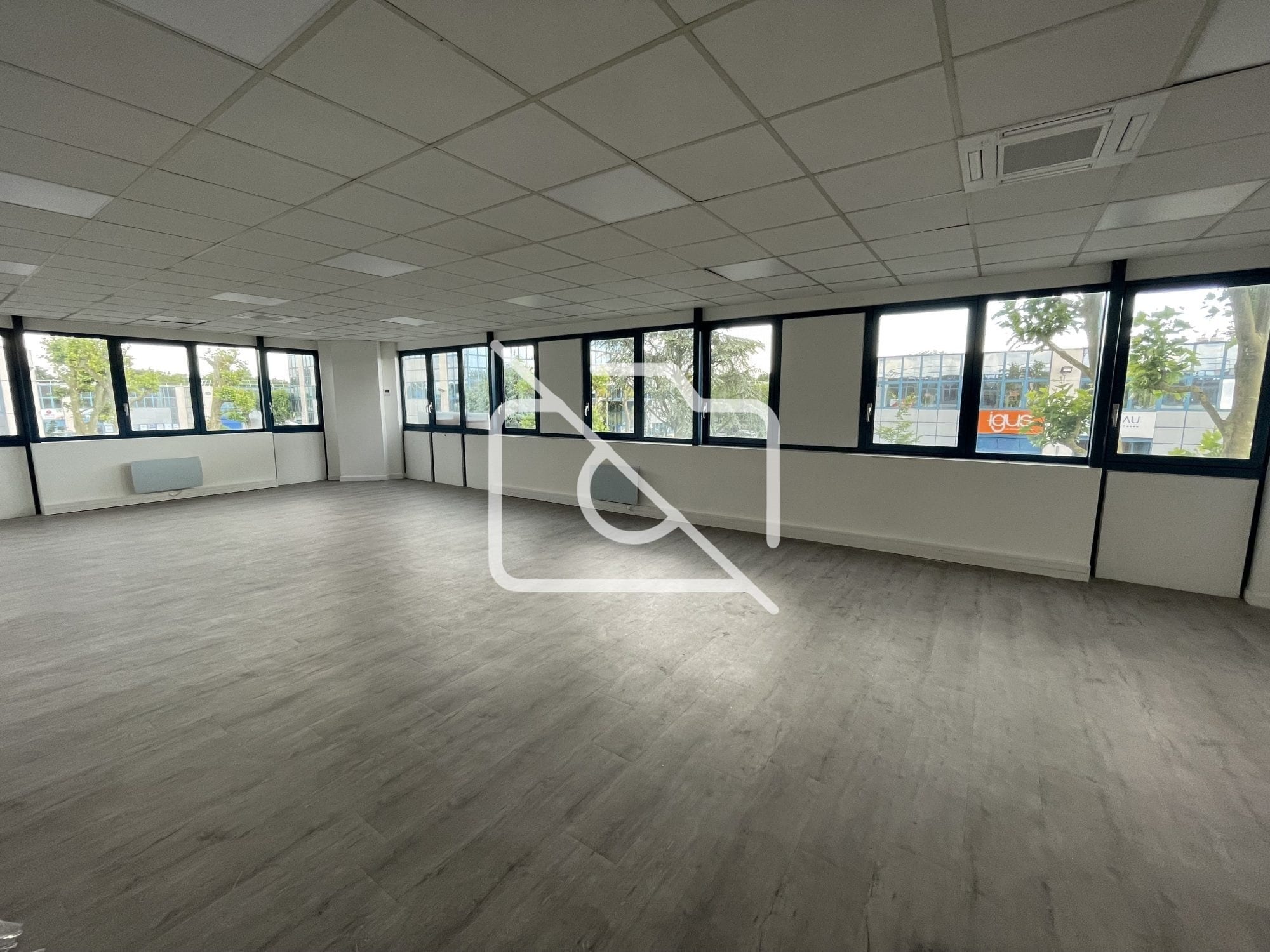 Office in Fresnes for lease Interior Photo- Image 1 of 7